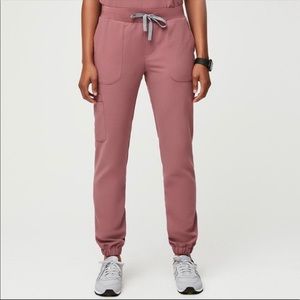 FIGS Taldora Skinny Jogger Scrub Pants in MAUVE